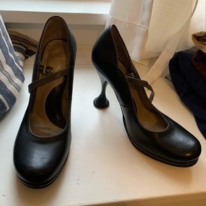 Listen up Stacy! John Fluevog size 9. Discontinued